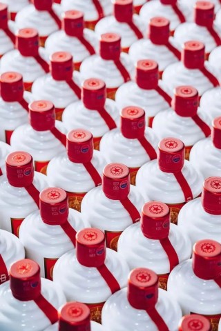 贵州茅台年报：净利同比增15.38%，系列酒营收站稳200亿