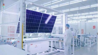 手握400亿元现金，四川硅王打出抗跌底牌