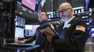 午盘：美股维持跌势 道指跌逾300点