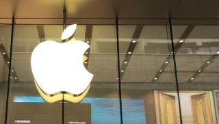 对等关税政策暴击苹果公司，相关概念股持续下跌，歌尔股份等再度跌停