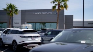 英国汽车制造商捷豹路虎因特朗普关税暂停向美国发货