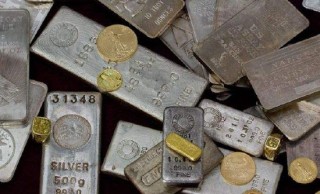 12月24日外盘头条：美国消费者信心连续第五个月下滑 金银连续两日刷新历史新高 特朗普提美联储主席必要条件