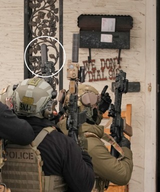 照片曝光！美媒：美移民执法行动部分武器疑似直接来自战场