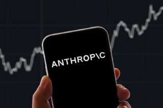 2月18日外盘头条：美伊核谈判达成总体共识 美布两油承压 苹果三款AI穿戴设备曝光 Meta扩大与英伟达的合作