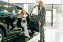 专家称，7年期车贷占比上升，因购车者“拼命凑数才能负担”