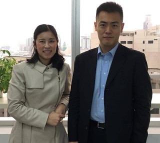 父亲身家超过李嘉诚，他不爱美女爱丑女，继承60亿家产坐地铁上班