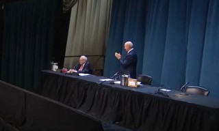 5万字珍藏版！2025巴菲特股东大会全程实录：首次明确批评贸易战 官宣将于年底退休