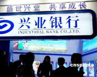 如何通过银行渠道办理贵金属交易？