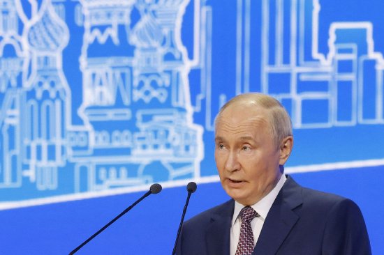 外盘头条:普京据称正在试探特朗普 欧盟对苹果和Meta罚款料将相对温和 经济学家下调2025年美国经济增长预期 第3张 外盘头条:普京据称正在试探特朗普 欧盟对苹果和Meta罚款料将相对温和 经济学家下调2025年美国经济增长预期 第3张