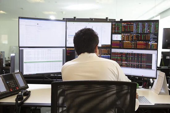 基金年报透视：人均百万年薪没了，行业内卷升级  第1张