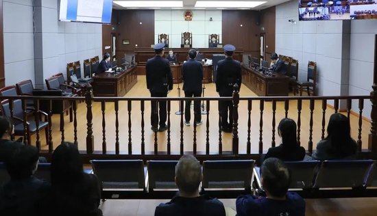 受贿、利用影响力受贿、洗钱 建设银行深圳市分行原副行长李华峰一审被判15年  第1张