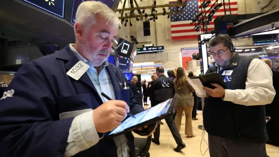 开盘：美股周五开盘涨跌不一 市场聚焦关税与财报  第1张