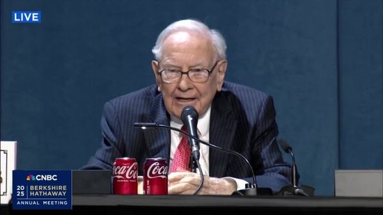 直击2025年巴菲特股东大会:贸易不应成为武器 市场波动实属常态 突然宣布年底卸任CEO 第1张 直击2025年巴菲特股东大会:贸易不应成为武器 市场波动实属常态 突然宣布年底卸任CEO 第1张