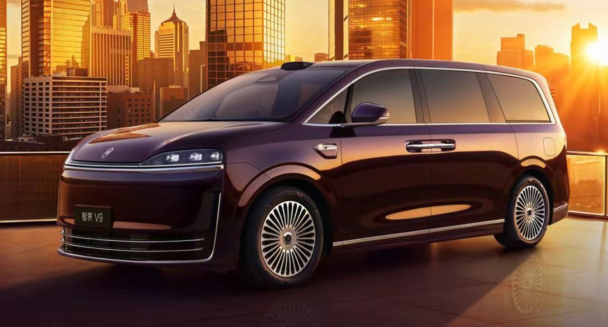 官宣！赵长江加盟智界汽车，放言鸿蒙智行首款MPV“三年内无对手”，V9要冲击50万元级高端市场  第2张