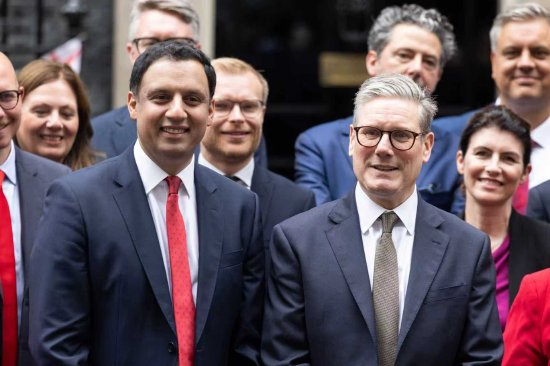 暂逃下台危机的斯塔默淡化工党内部分歧 将矛头指向英国改革党  第1张