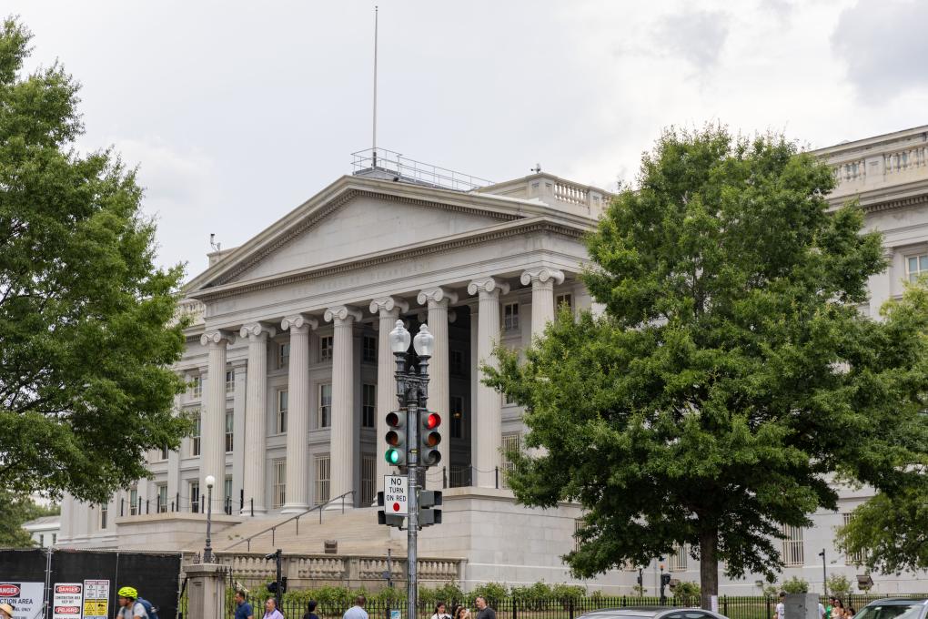 美元纸币将破天荒印现总统签名 特朗普最新“留痕”遭调侃  第1张