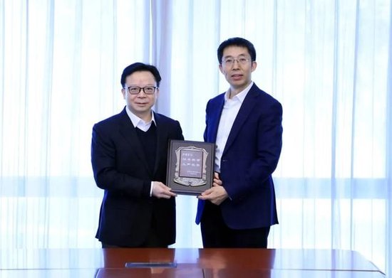 水木湛清华,桃李映晨曦|沐曦股份向清华大学捐赠仪式举行 第3张 水木湛清华,桃李映晨曦|沐曦股份向清华大学捐赠仪式举行 第3张